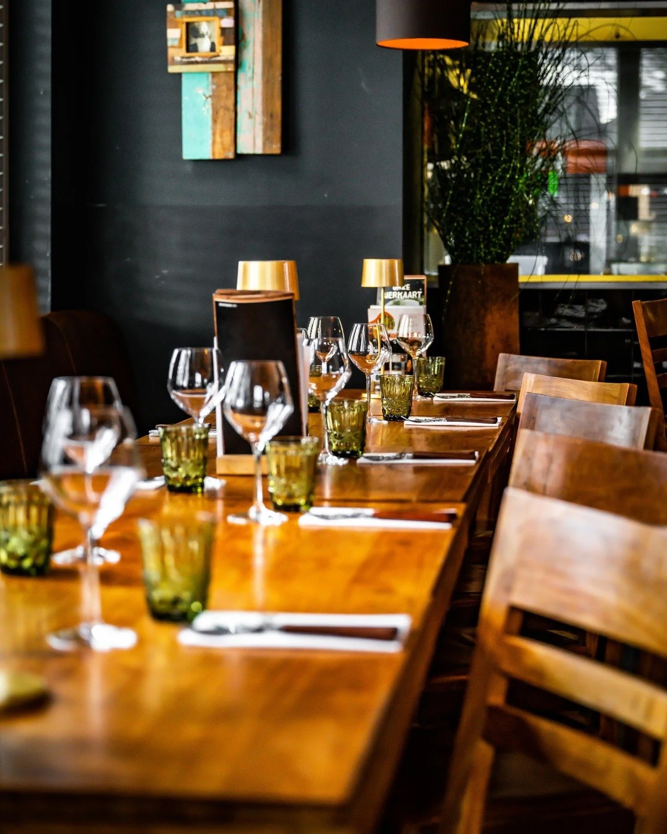 𝙶𝚛𝚘𝚞𝚙𝚜 𝚠𝚒𝚝𝚑 𝚏𝚕𝚊𝚟𝚘𝚞𝚛
Of je nu komt met collega&rsquo;s, familie of een groep vrienden: bij Oakwood is elk gezelschap meer dan welkom. 

📲 Meer weten? Check onze groepsmogelijkheden via de link in bio.

#oakwoodgrill #veldhoven #group