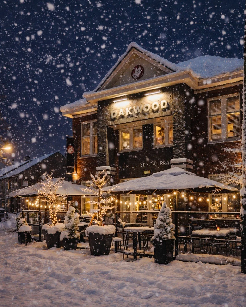 𝚂𝚗𝚎𝚎𝚞𝚠❄️. 𝙲𝚘𝚍𝚎 𝚐𝚎𝚎𝚕 💛. 𝚂𝚌𝚑𝚘𝚕𝚎𝚗 𝚠𝚎𝚎𝚛 𝚋𝚎𝚐𝚘𝚗𝚗𝚎𝚗. 
En toch&hellip; het heeft ook z&rsquo;n charme. Verse sneeuw op straat, het winterzonnetje denken we er wel bij  en weer terug in het ritme.

Doe voorzichtig op de weg, 