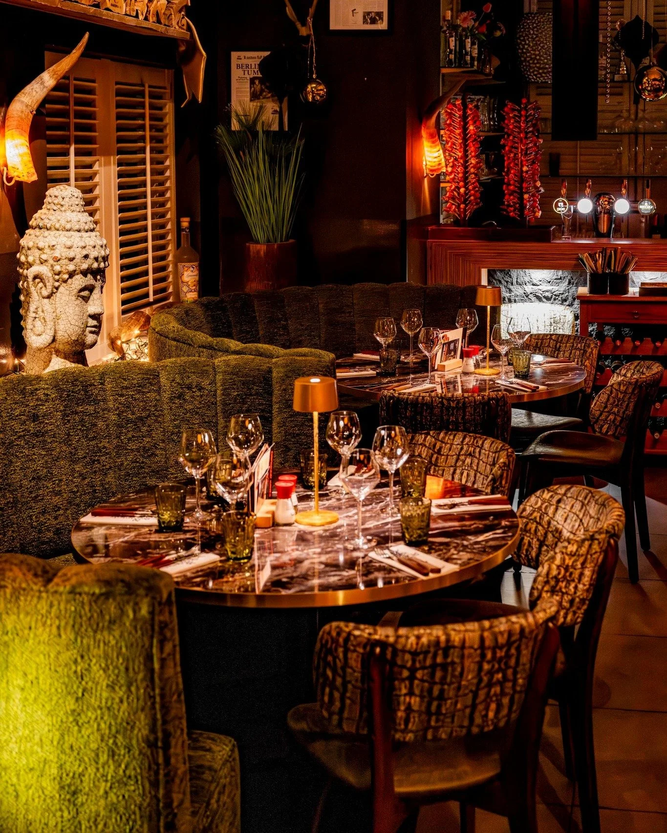 𝚂𝚒𝚝 𝚋𝚊𝚌𝚔. 𝚆𝚎&rsquo;𝚟𝚎 𝚐𝚘𝚝 𝚝𝚑𝚎 𝚛𝚎𝚜𝚝.
Dit rondzitje? Perfect voor de beste gesprekken, grote plannen en nog grotere steaks.

#oakwoodgrill #veldhoven #oakwoodstyle #steaknight #grillrestaurant #goodfoodgoodmood