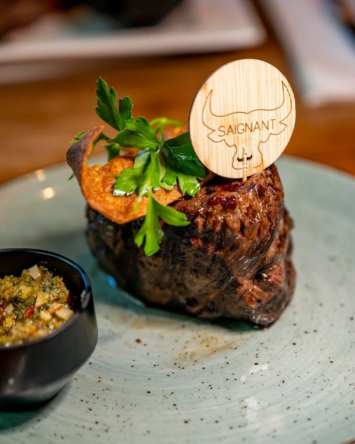 𝚅𝚒𝚋𝚎 𝚒𝚜 𝚐𝚘𝚘𝚍. 𝙼𝚎𝚊𝚝 𝚒𝚜 𝚋𝚎𝚝𝚝𝚎𝚛.
Zo&rsquo;n avond dus. Vanavond?

#oakwoodgrill #oakwoodstyle #veldhoven #goodfoodgoodmood #steaknight #grillrestaurant #avondjeuit #dinnerplans #lekkereten #uiteten