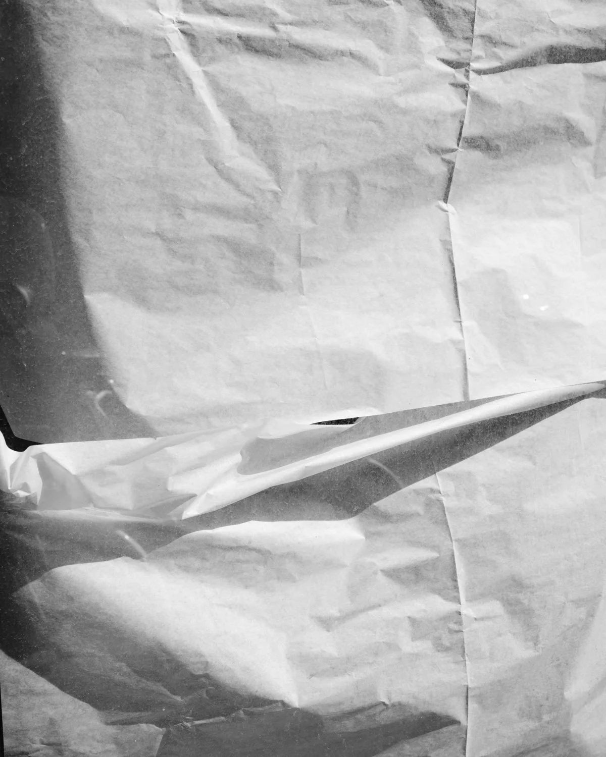 Carta o carta da imballaggio di carta stropicciata e piegata.