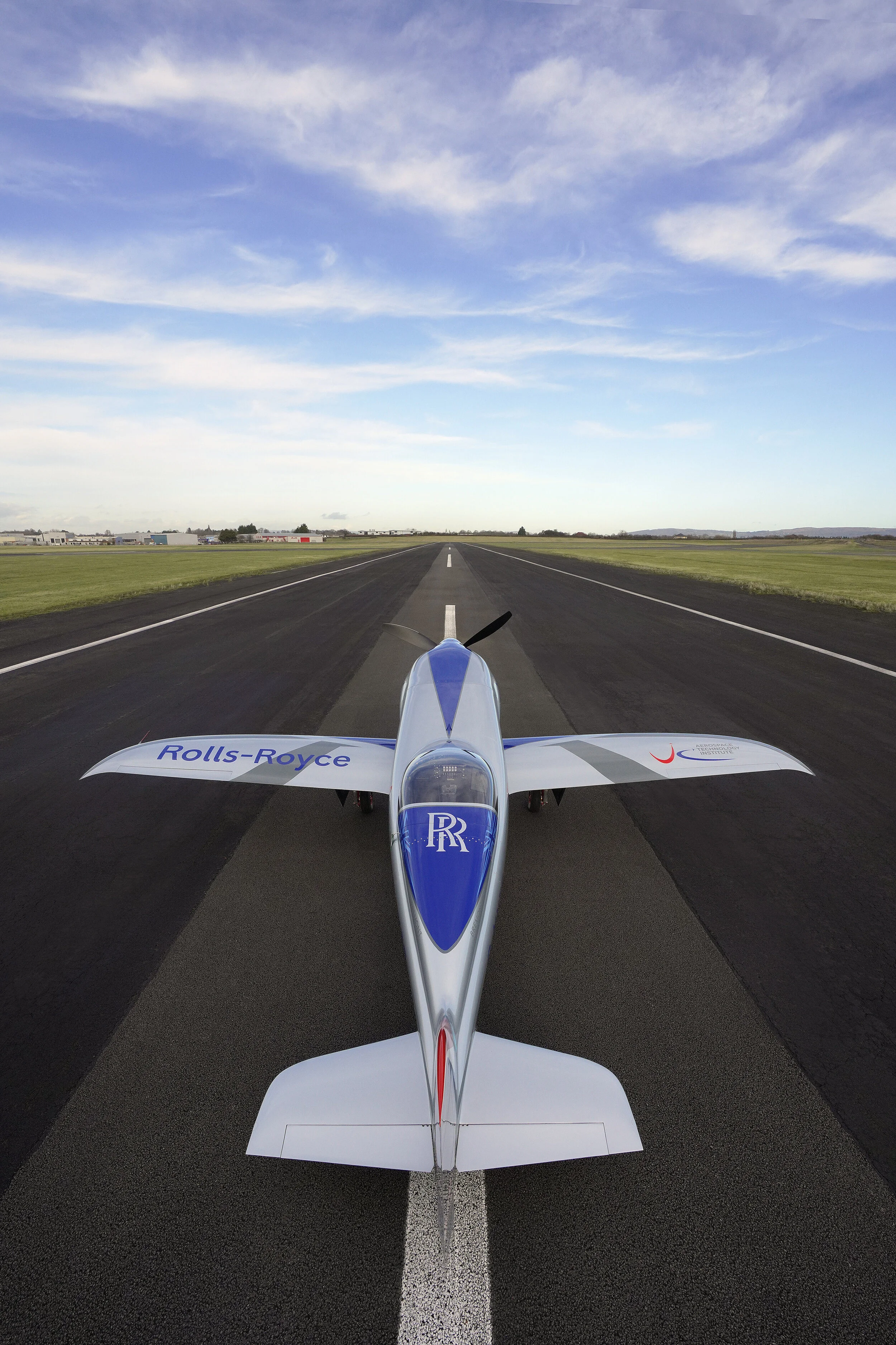 Rolls-Royce_Accel_Electric_Flight2.jpg