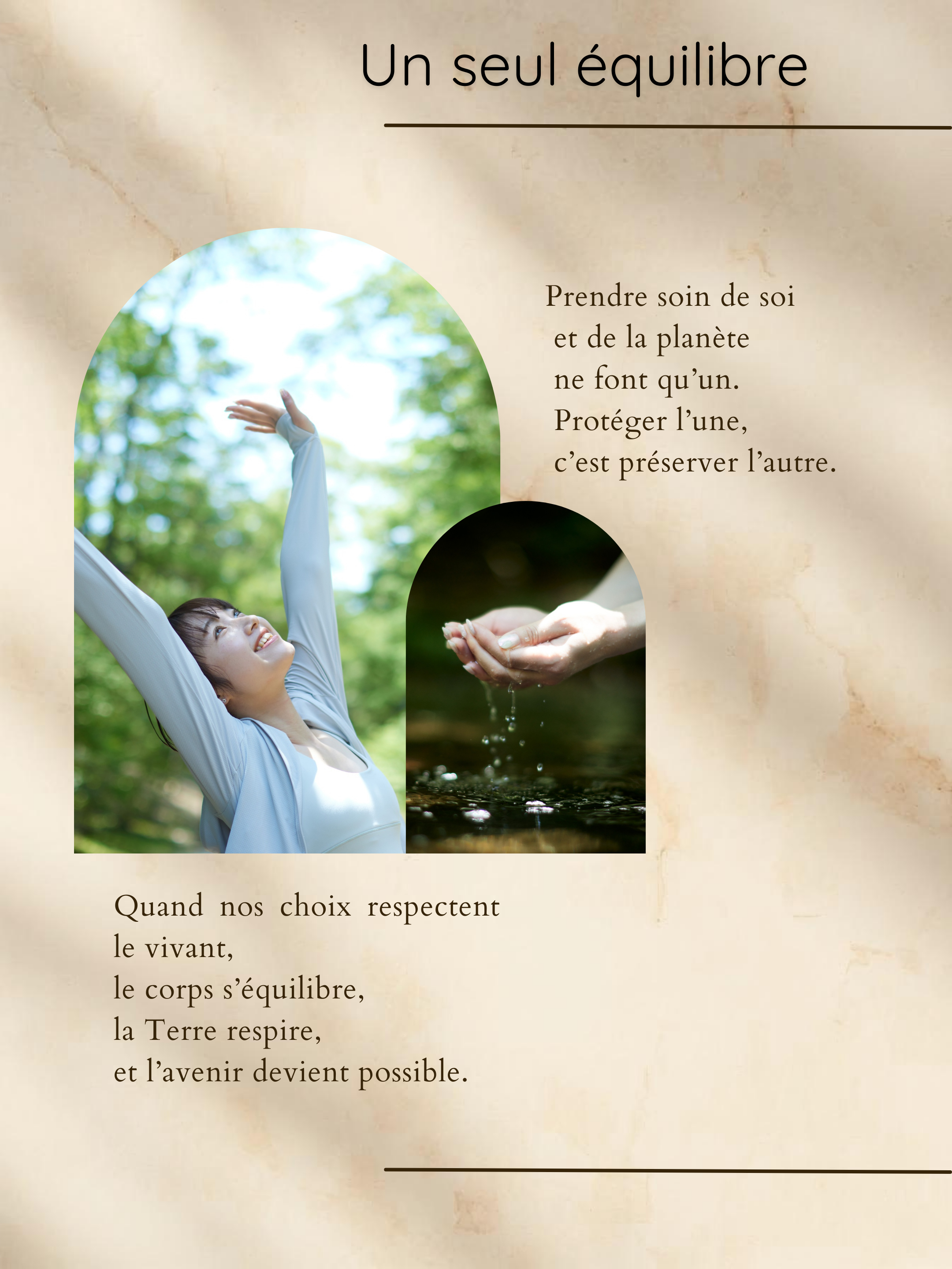 Une femme souriante, levant les bras dans la nature, avec un fond d'arbres verts, et une main versée dans l'eau, illustrant l'harmonie avec la nature.