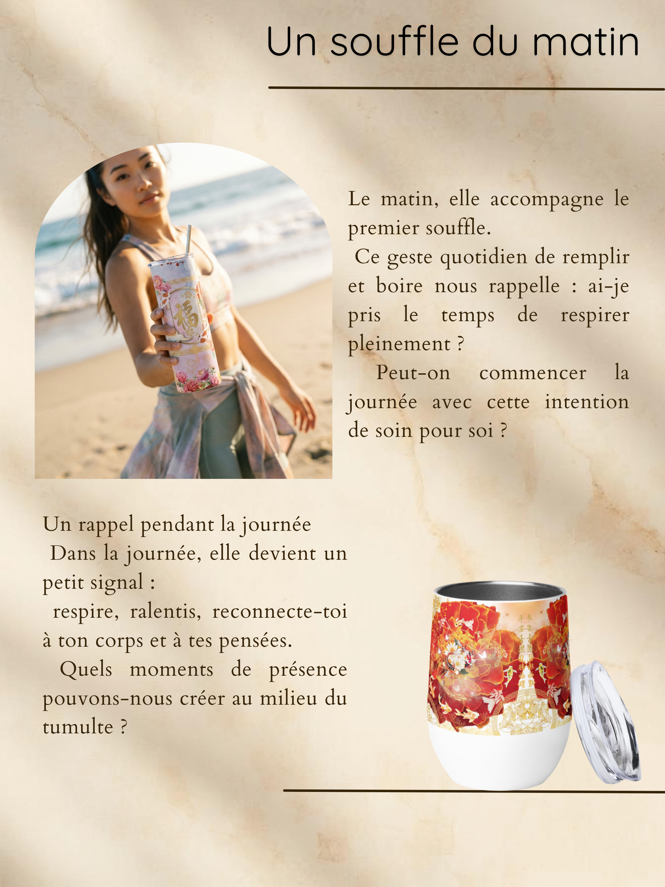 Une femme en maillot de bain au bord de la mer tient un gobelet rempli d'une boisson, utilisant une paille, avec un fond de plage et de vagues. À côté, un récipient avec un motif floral rouge et or, et un couvercle transparent.