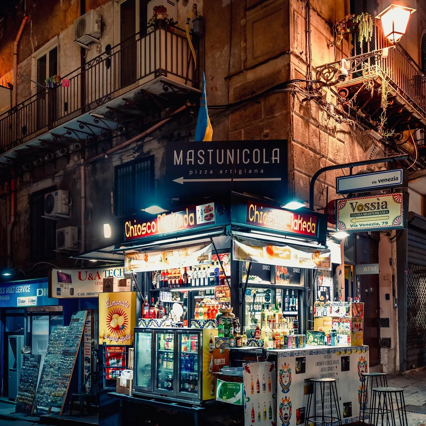 A quiet corner glowing in Sicilian light✨🌙
📍Palermo, Italy 🇮🇹 
#PalermoByNight #Palermo #Sicily #Sicilia #VisitPalermo #SiciliaNights #SiciliaFoto 
#nightphotography #urbanlights #cityatnight #streetatnight #moodygrams #moodytones 
#exploretocrea