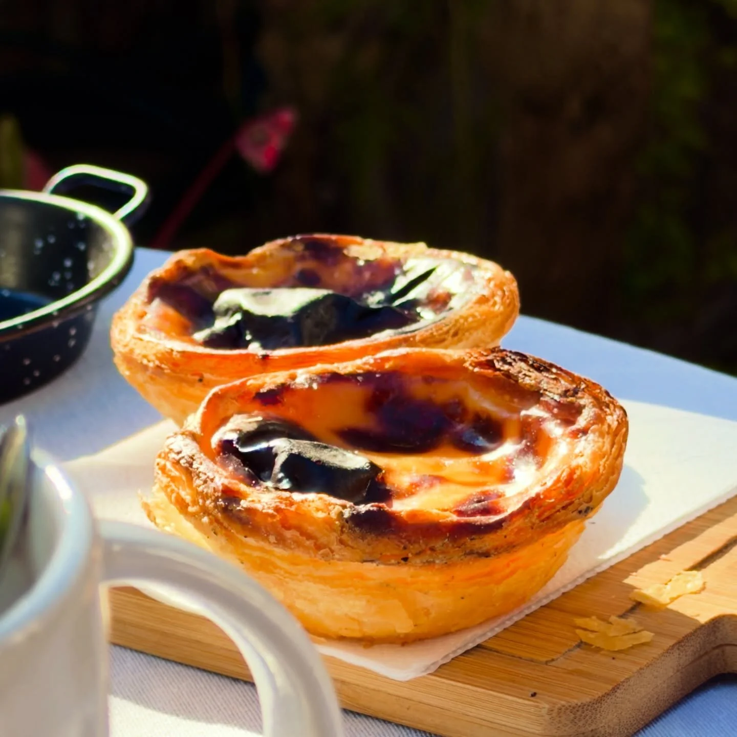 #foodphotography #pasteldenata #coffeevibes #goldenhour #travelgram