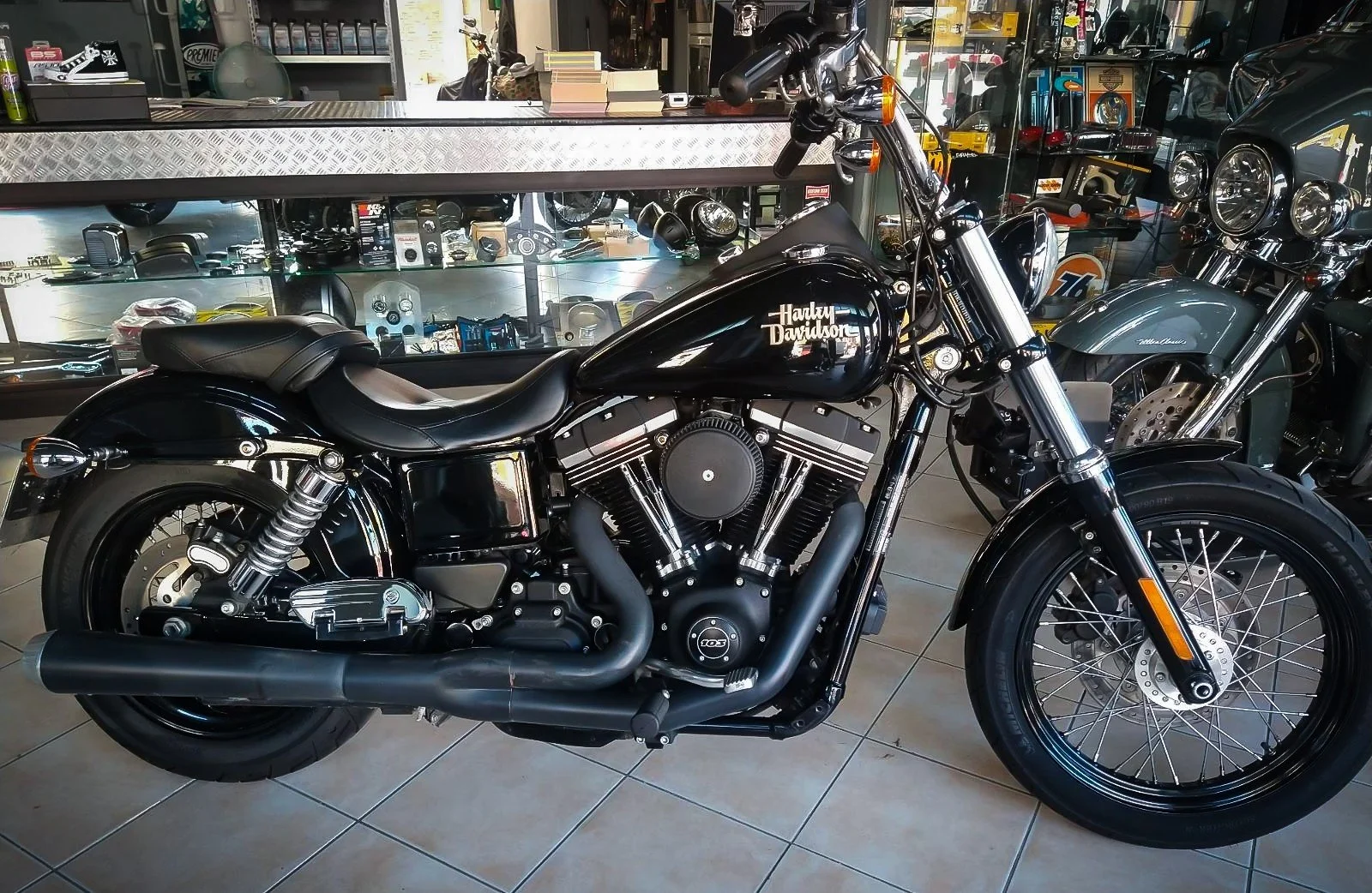 Harley Davidson Dyna street bob usata in vendita