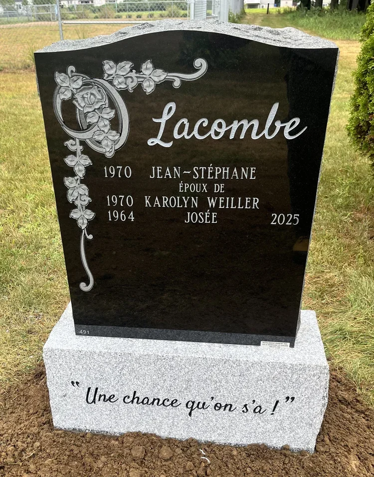 Tombe en granite polis noire
