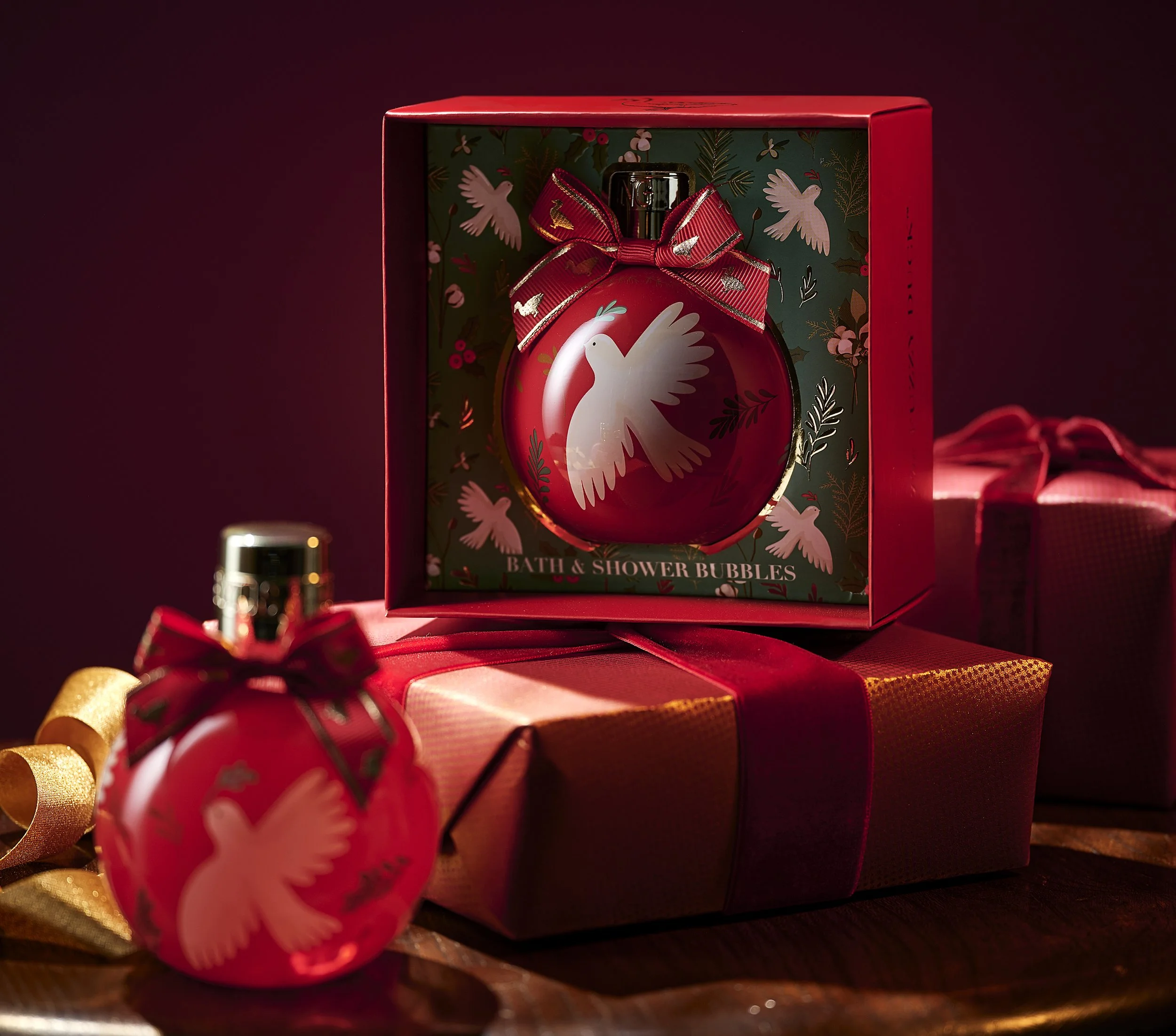 WW_XMAS GIFTS 24_FUZZY DUCK FESTIVE BAUBLE GIFT.jpg