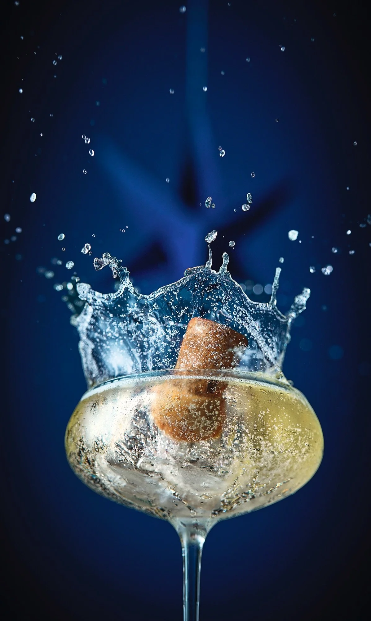 WAITROSE DRINKS MAG XMAS HOLMEN COVER 2 LR.jpg