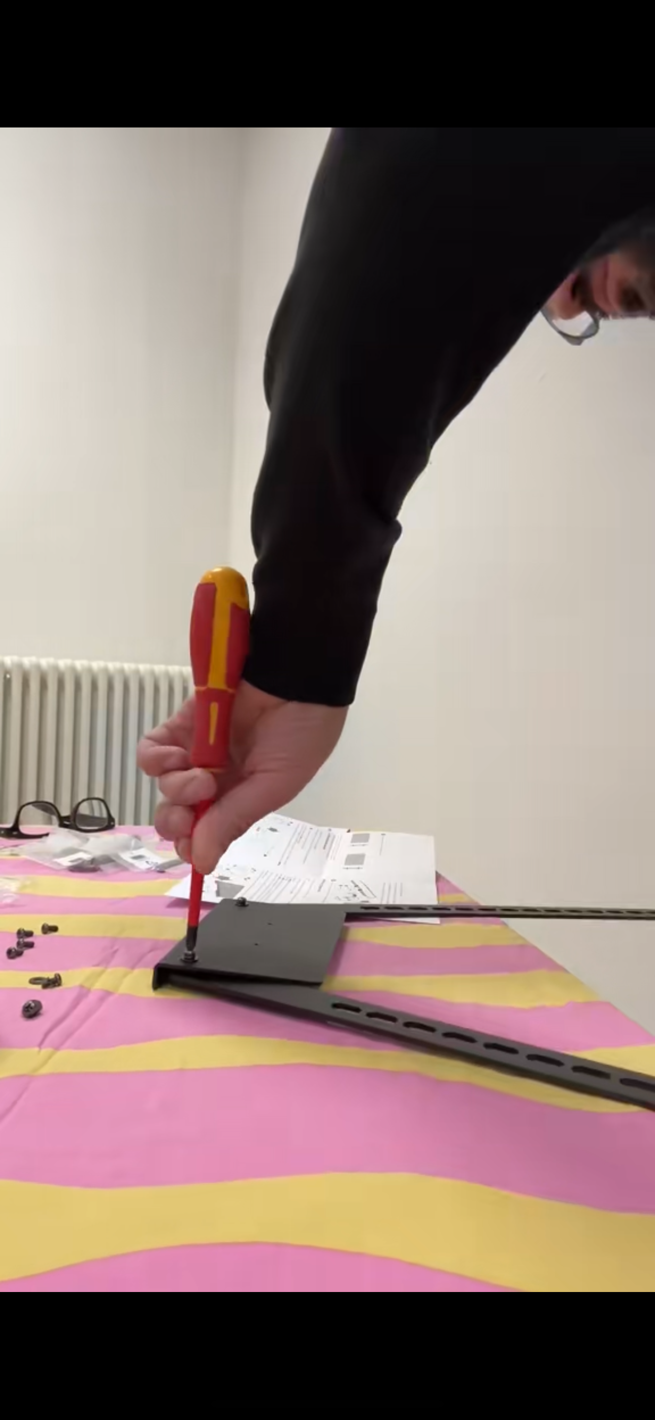 Montaggio staffa Clickshare Bar Pro