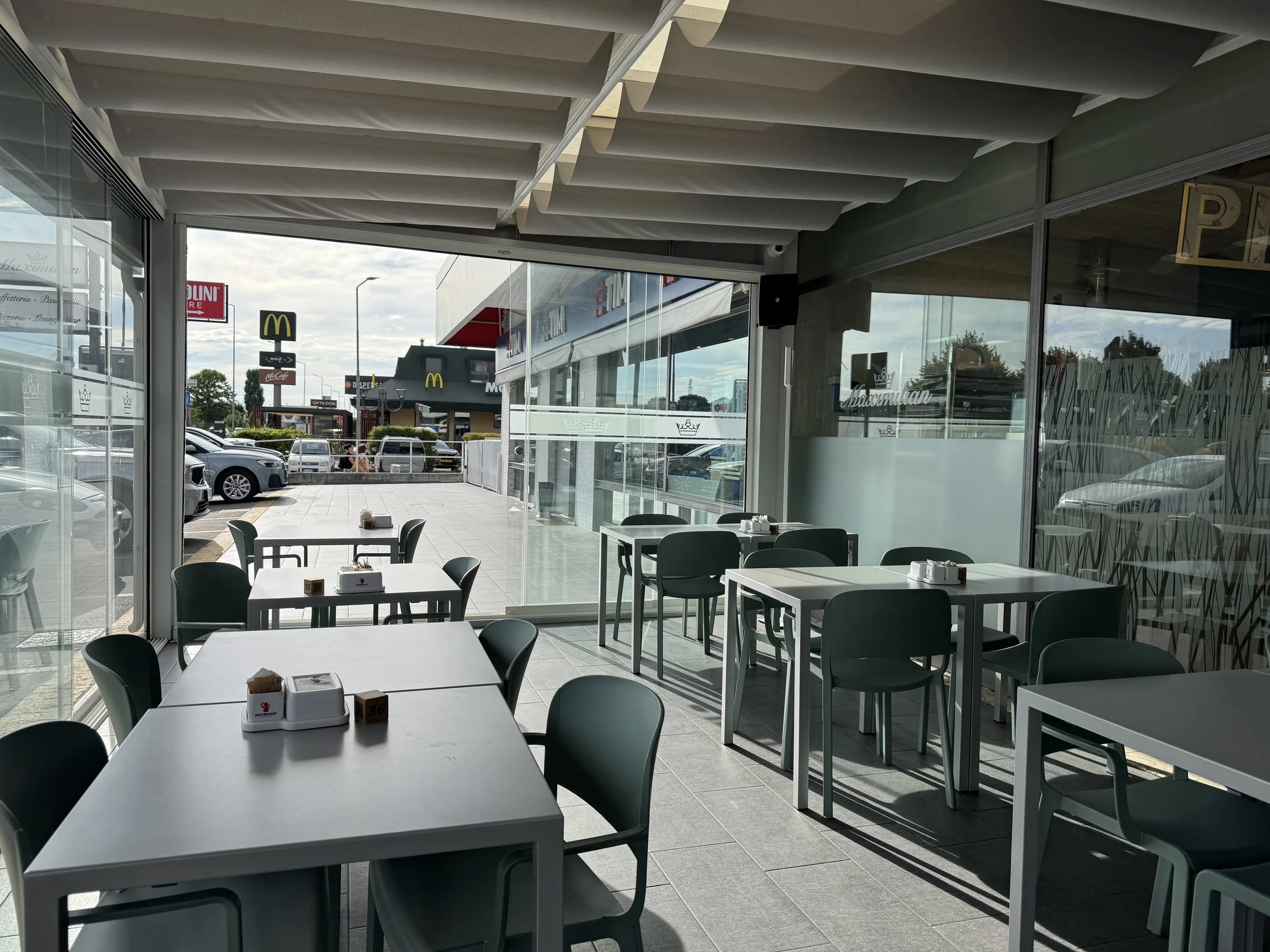 Diffusione sonora patio esterno con Audac ADCWX802MK2B