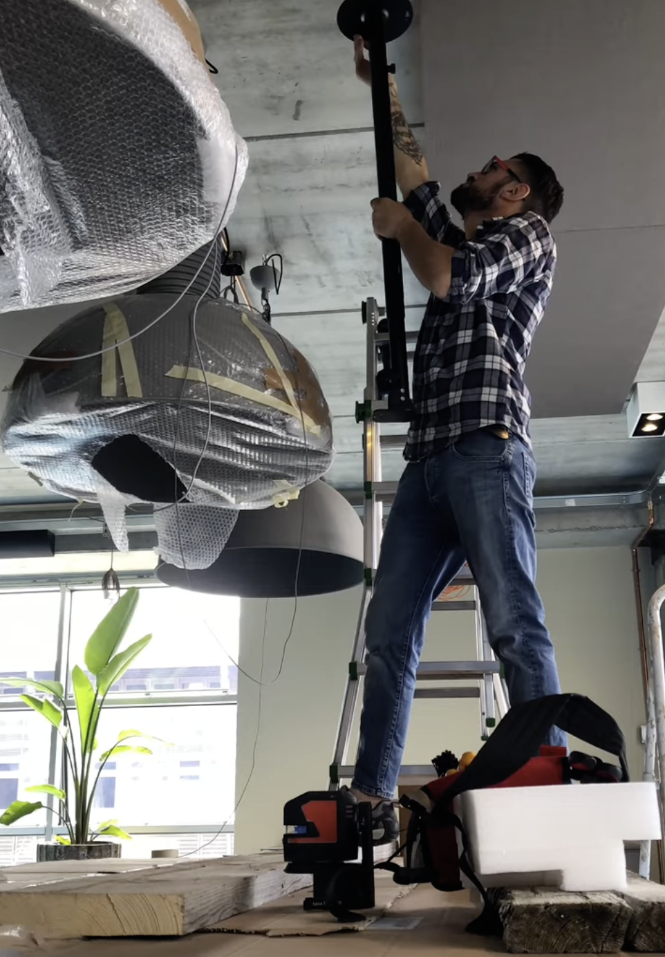 Installazione staffe per telecamere