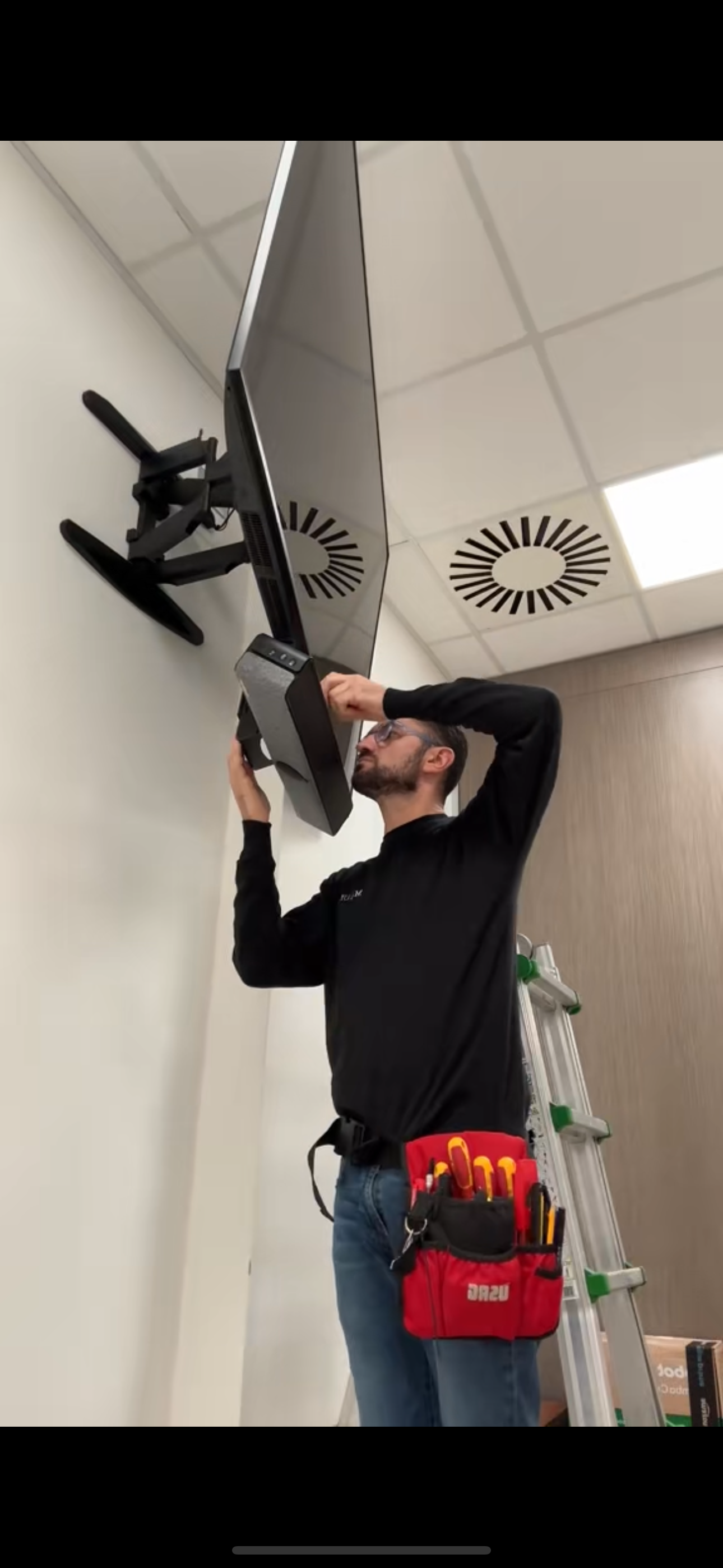 Fissaggio Clickshare Bar Pro 