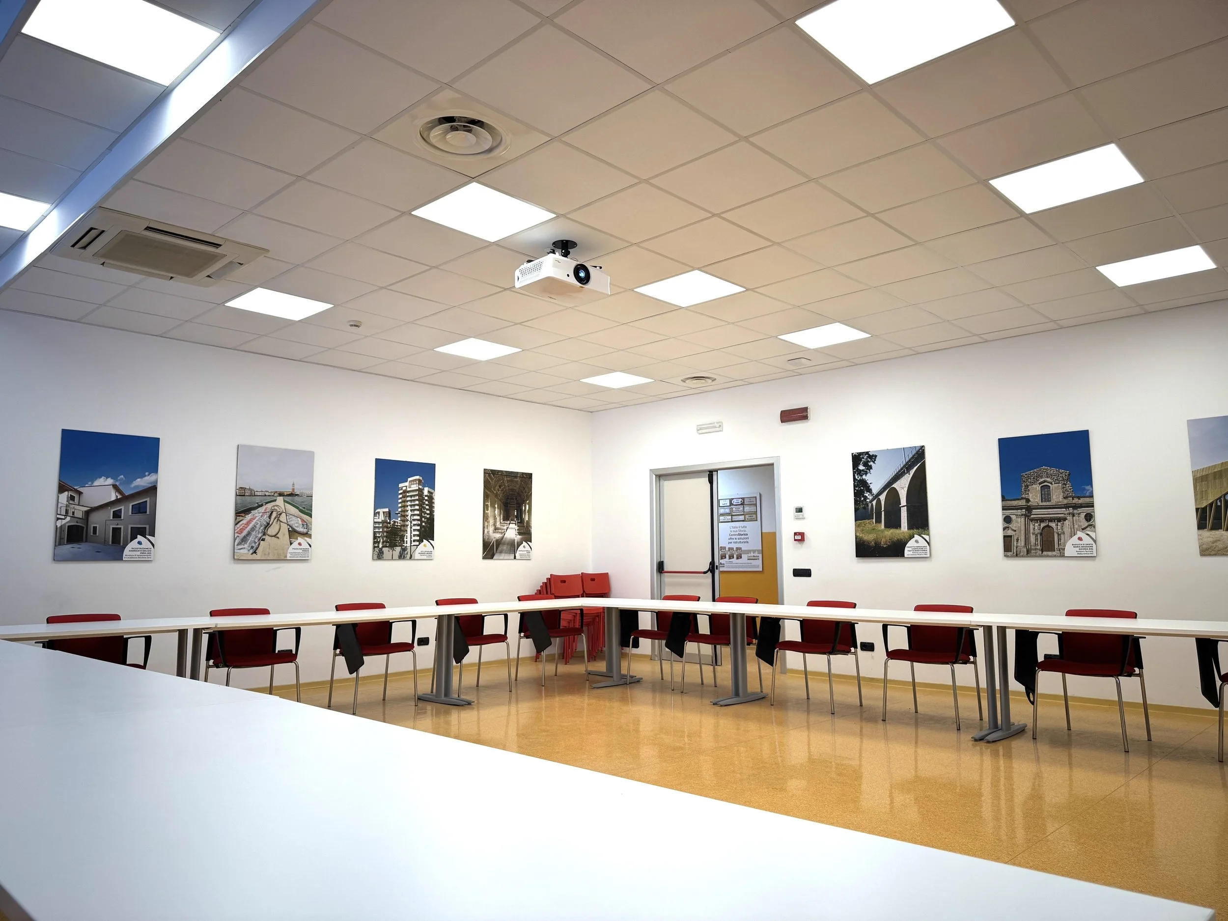 Staffa telescopica per proiettore Optoma ZK507W