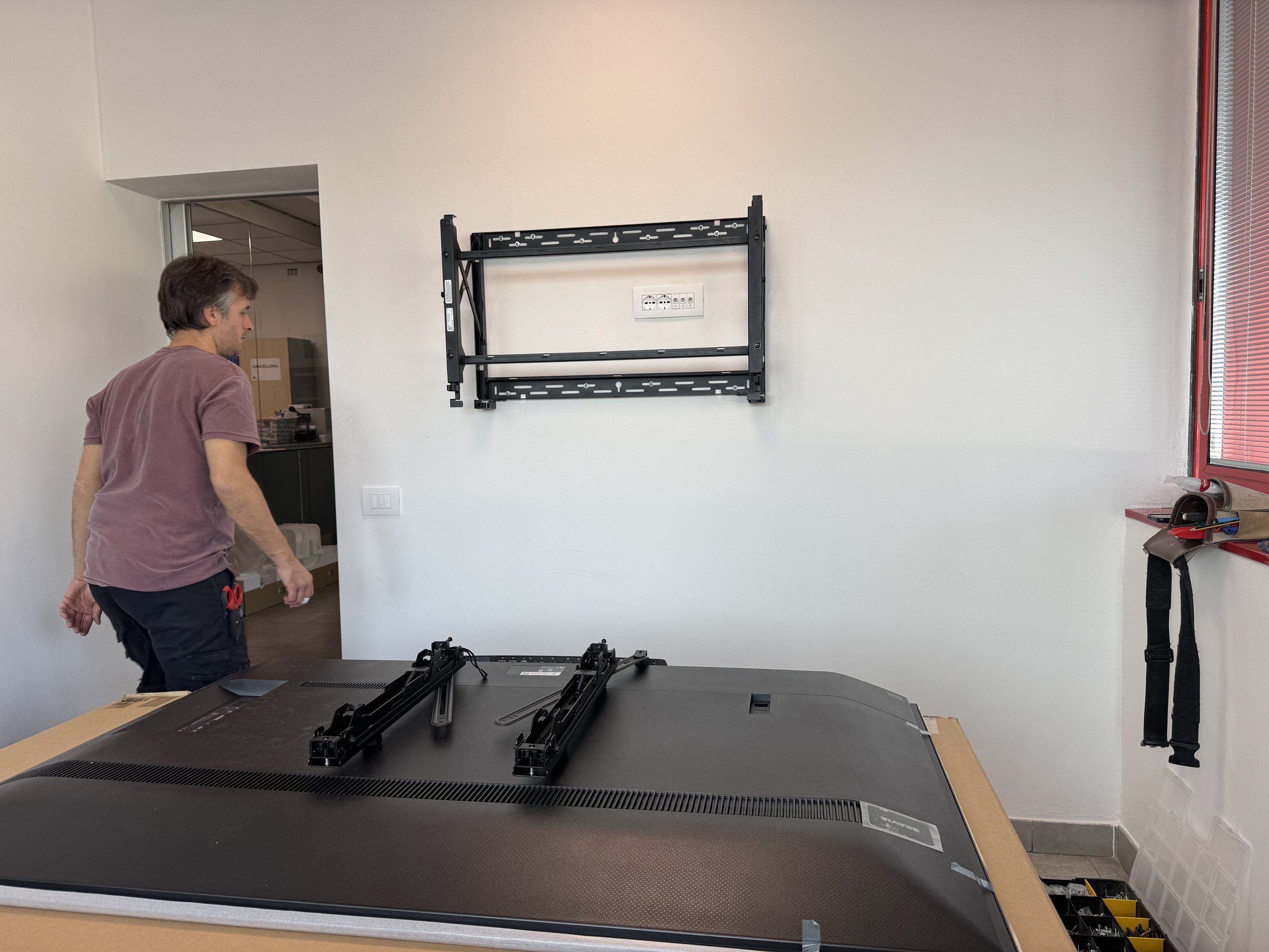 Installazione Sala Riunioni.jpg