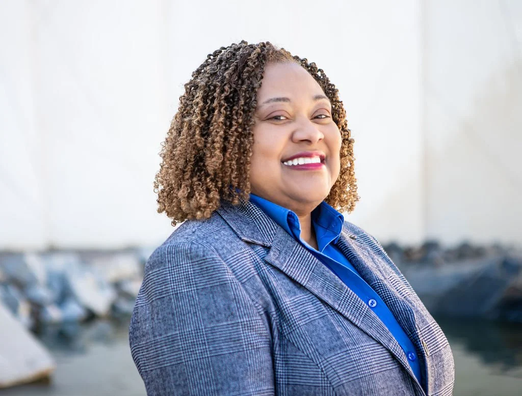 Woman with blue shirt and blazer - 