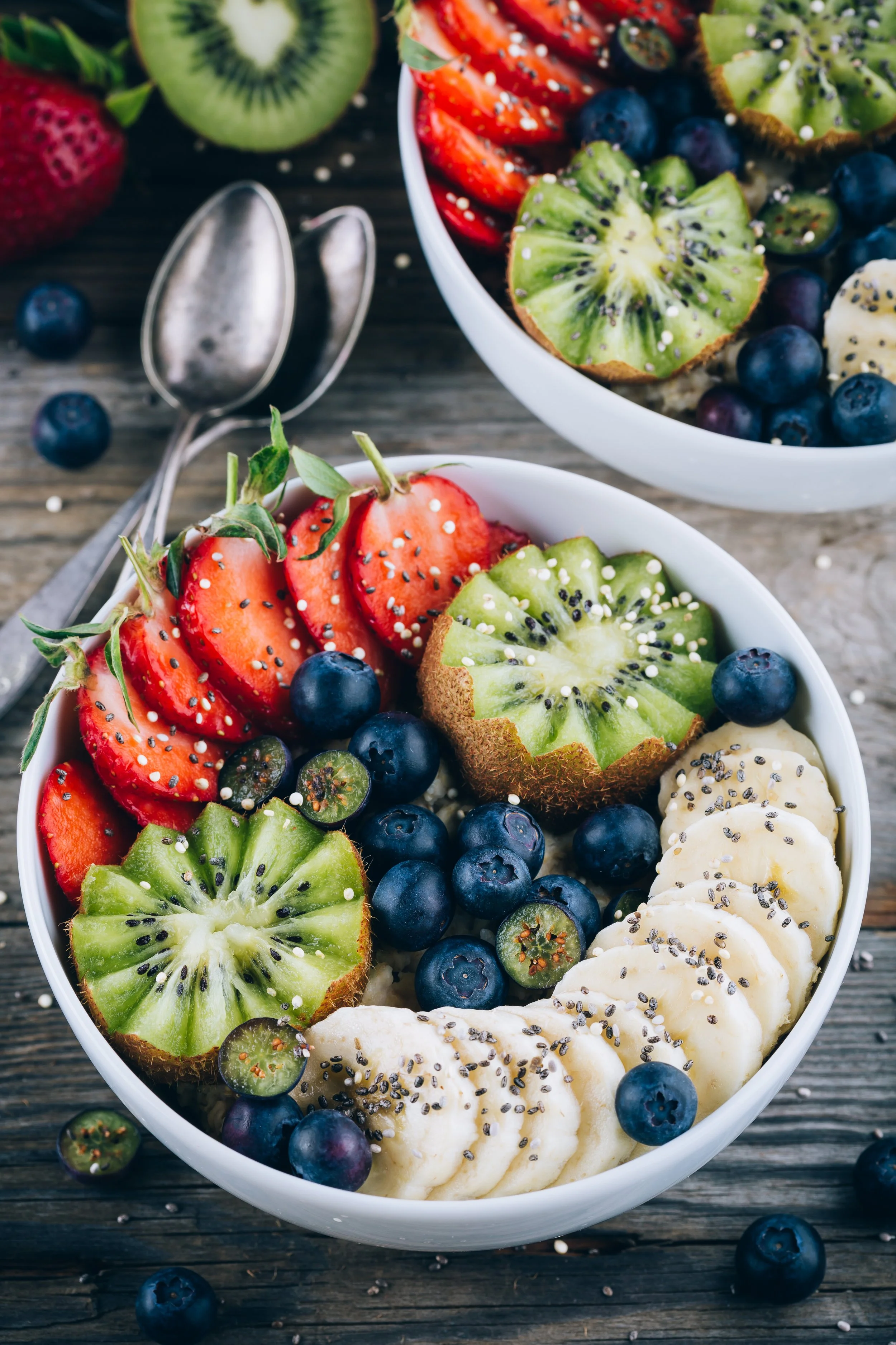 healthy-breakfast-bowl-oatmeal-with-blueberry-str-2025-03-18-15-27-52-utc.jpg