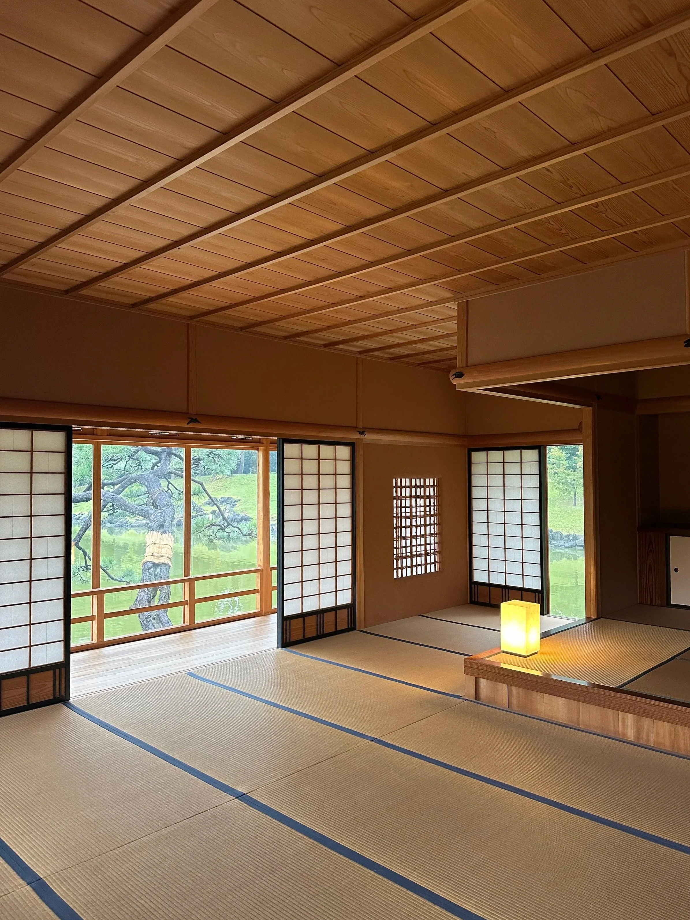 :Shoji Japanischer Zeremonienraum neue Schiebetüren montiert.