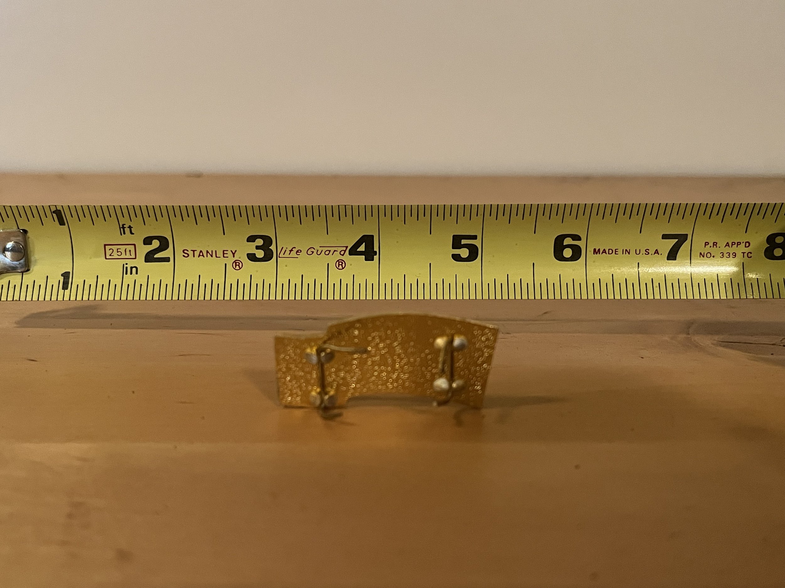 Russian Flag Beret Pin – Scale Back.jpeg