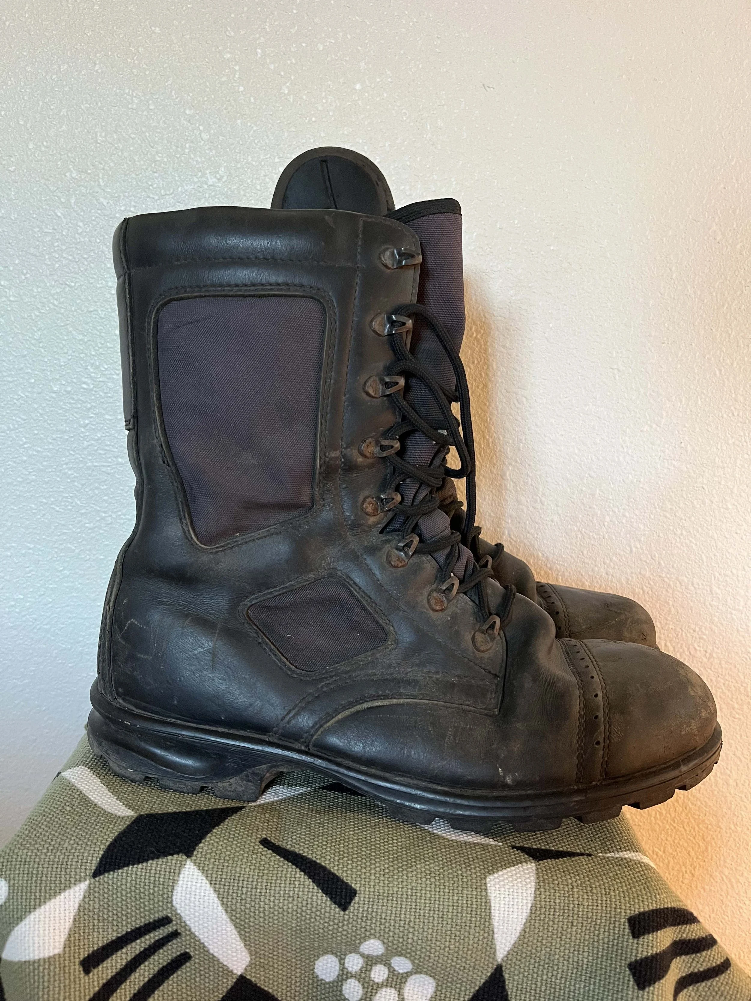 Combat Boots – Right.jpg