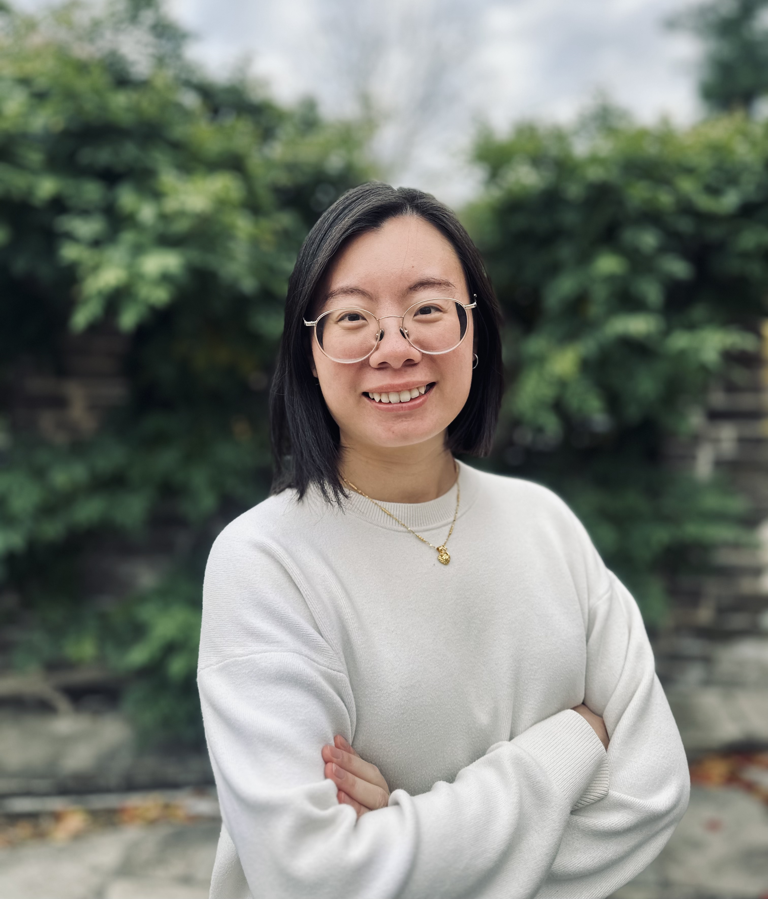 Tara Xu, Social worker/Therapist smiling in a professional headshot