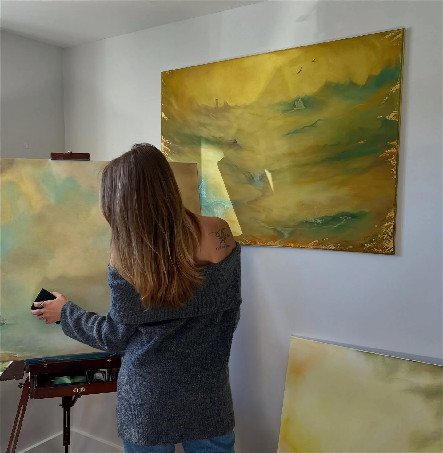 Morgan painted paintings while by the sea shore 🐚🫧October so far has been so new &amp; exciting! From setting up a studio space to exploring new parts of the north&hellip; a decrease in temperature by one degree or two is a great excuse to pull out