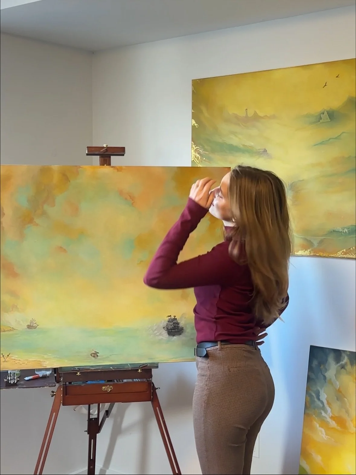 Saying goodbye to October 🍁 This month flew by so fast! Between settling up a new art space to working on some new semi-abstract paintings, here are just a few moments I thought I&rsquo;d share 💕

#autumn #halloween #october #painter #artist #pirat