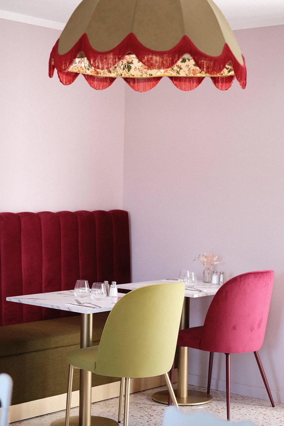 Branding, feed Instagram, stratégie de communication, shooting photo et montage vidéo Réel Instagram, pour la gestion et le développement des réseaux sociaux d'un restaurant en Corse, par ZACE - Agence de communication digitale à Corte.