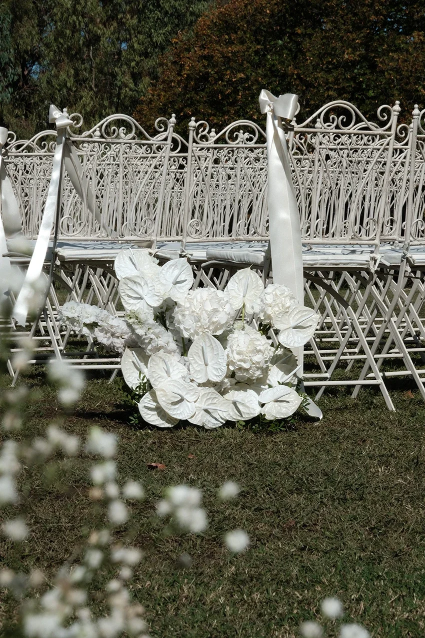 Direction artistique, shooting photo et montage vidéo Réel Instagram one shot, pour l'image de marque d'une fleuriste et décoratrice, par ZACE - Agence de communication digitale à Corte.