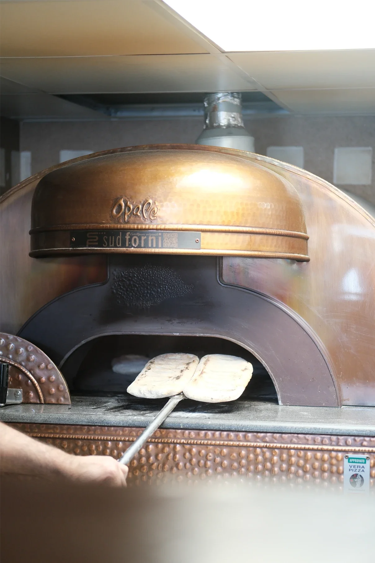 Branding, stratégie de communication, shooting photo et video, pour la création de contenus, la gestion et le développement des réseaux sociaux d'un restaurant en Corse, par ZACE - Agence de communication digitale à Corte, en Corse.