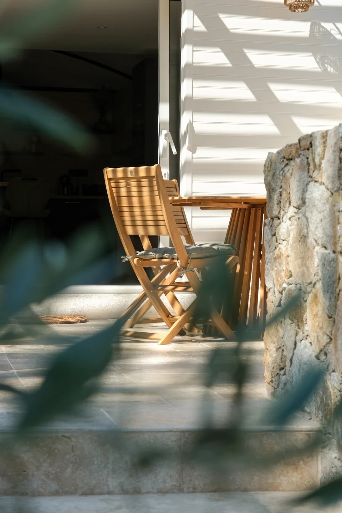 Lancement de média sociaux, stratégie de communication, shooting photo et montage vidéo Réel Instagram, pour la gestion et le développement des réseaux sociaux d'un hotel en Corse, par ZACE - Agence de communication digitale à Corte, en Corse.