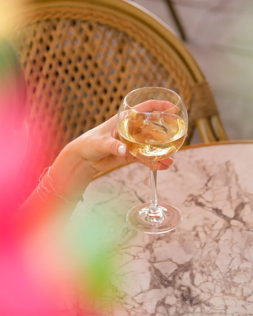 Stratégie de communication, shooting photo et montage vidéo Réel Instagram, pour la gestion et le développement des réseaux sociaux d'un restaurant en Corse, par ZACE - Agence de communication digitale à Corte, en Corse.
