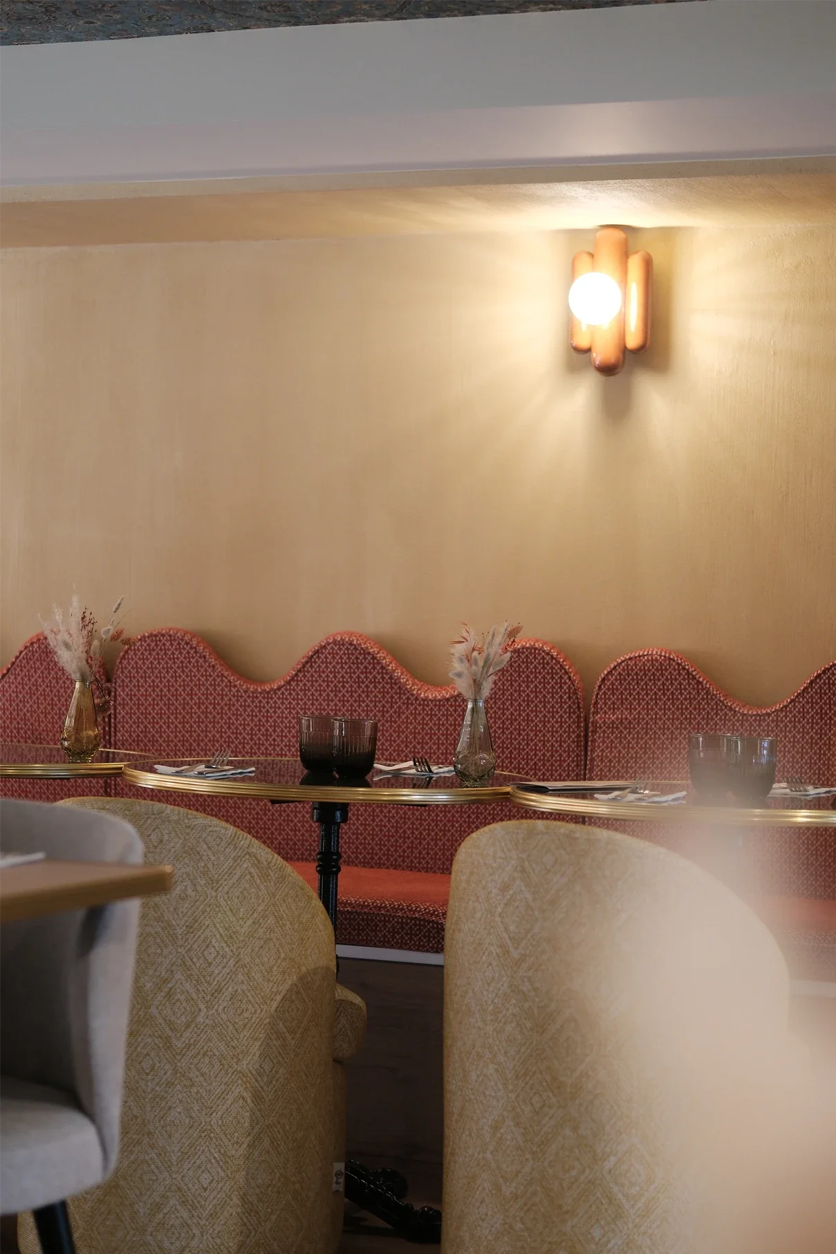 Branding, stratégie de communication, shooting photo et video, pour la création de contenus, la gestion et le développement des réseaux sociaux d'un restaurant en Corse, par ZACE - Agence de communication digitale à Corte, en Corse.