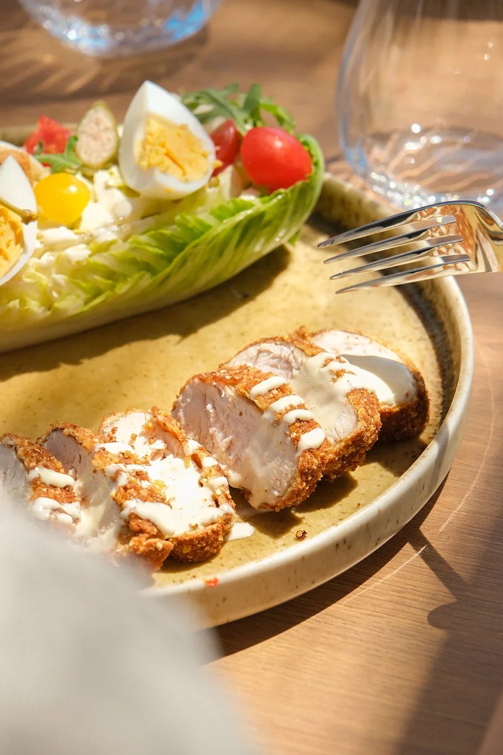 Stratégie de communication digitale, shooting photo et vidéo réel Instagram, pour la gestion et le développement d'un restaurant en Corse, par ZACE - Agence de communication digitale à Corte, en Corse.