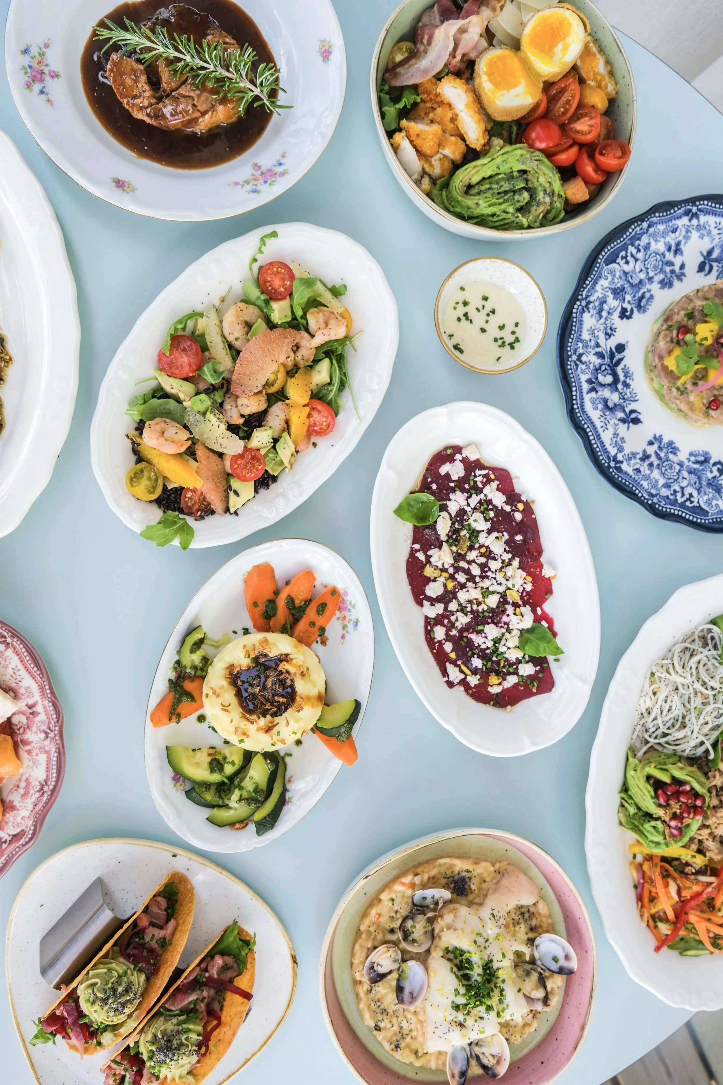 Branding, feed Instagram, stratégie de communication, shooting photo et montage vidéo Réel Instagram, pour la gestion et le développement des réseaux sociaux d'un restaurant en Corse, par ZACE - Agence de communication digitale à Corte.