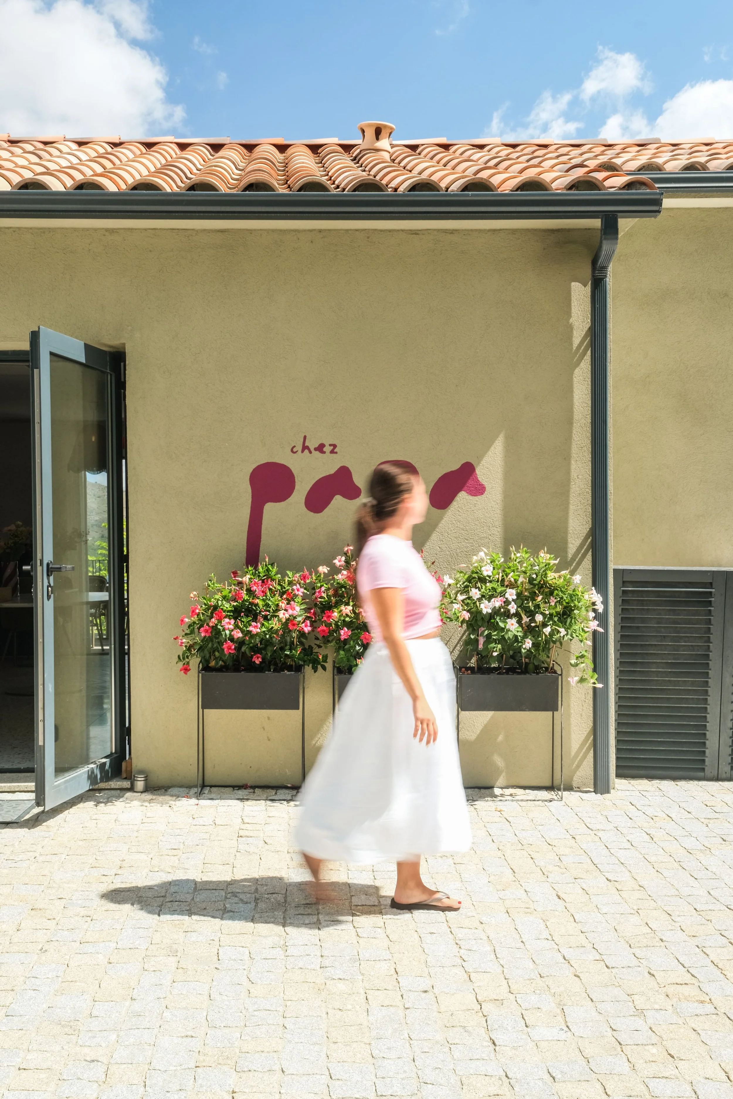 Branding, feed Instagram, stratégie de communication, shooting photo et montage vidéo Réel Instagram, pour la gestion et le développement des réseaux sociaux d'un restaurant en Corse, par ZACE - Agence de communication digitale à Corte.