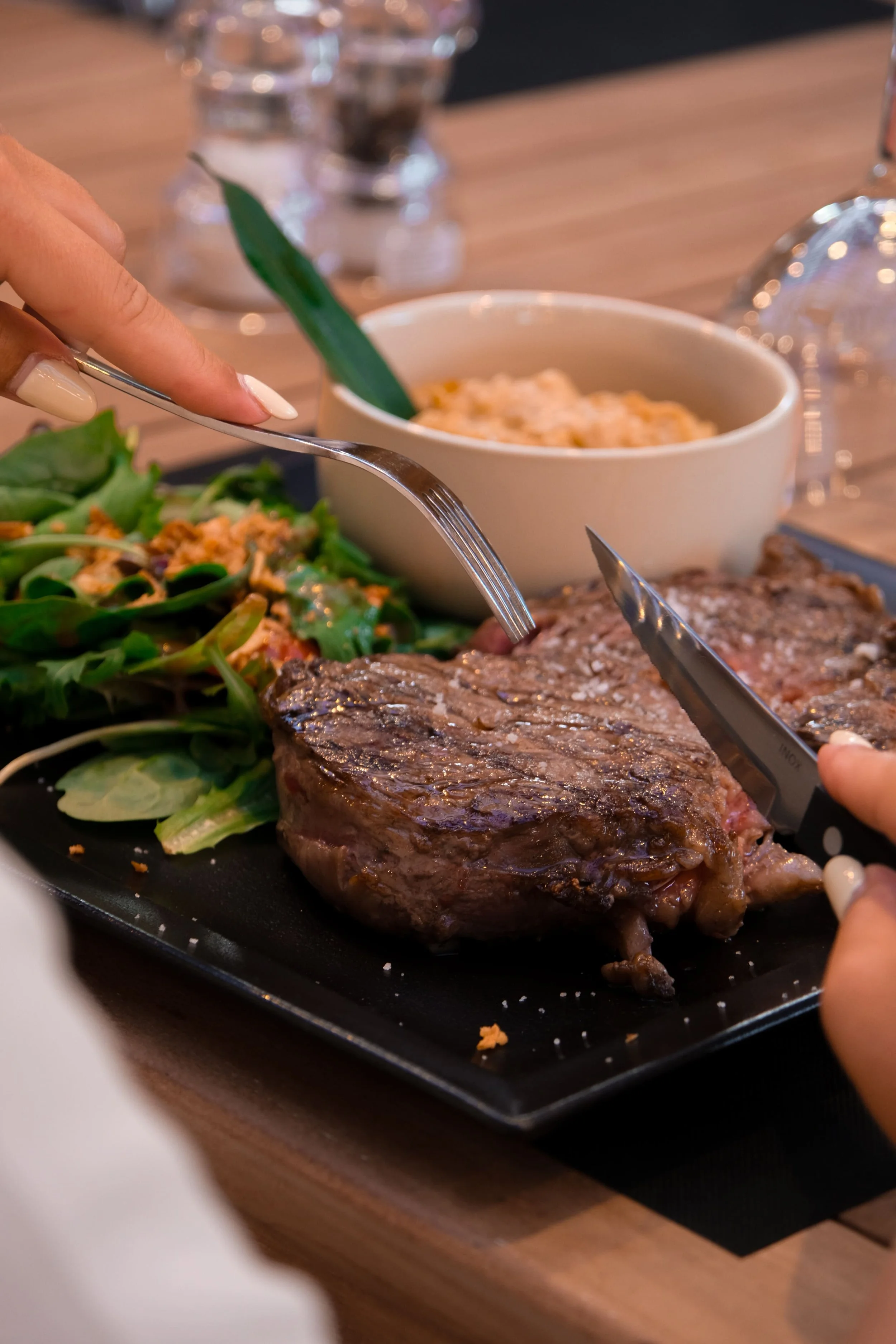 Création de feed instagram, stratégie de communication, shooting photo et video, pour la création de contenus, la gestion et le développement des réseaux sociaux d'un restaurant en Corse, par ZACE - Agence de communication digitale à Corte, en Corse.