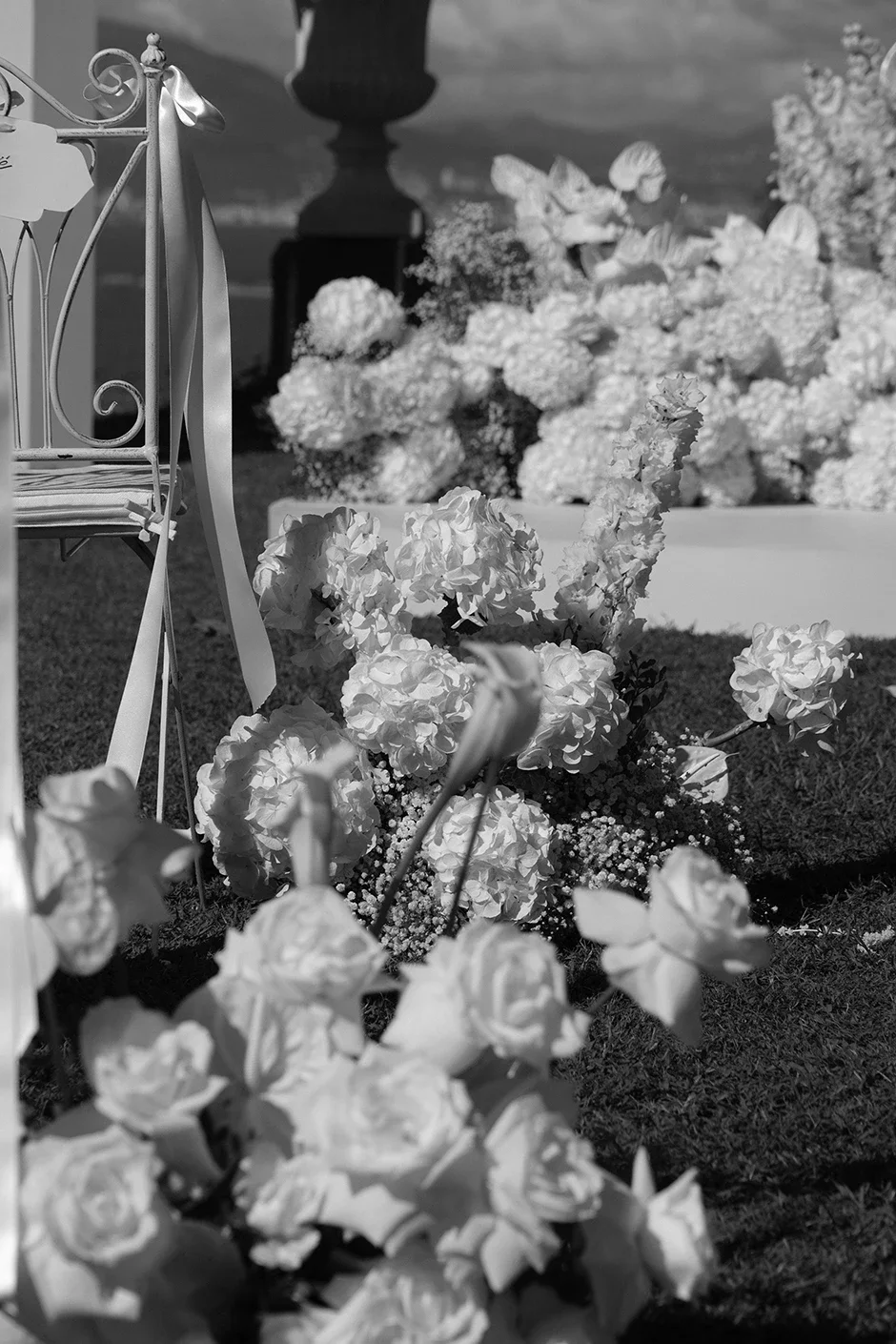 Direction artistique, shooting photo et montage vidéo Réel Instagram one shot, pour l'image de marque d'une fleuriste et décoratrice, par ZACE - Agence de communication digitale à Corte.
