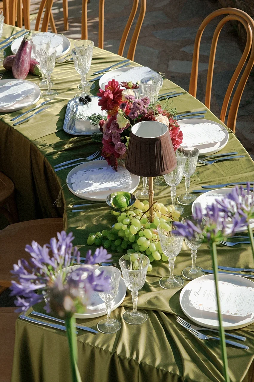 Direction artistique, shooting photo et montage vidéo Réel Instagram one shot, pour l'image de marque d'une fleuriste et décoratrice, par ZACE - Agence de communication digitale à Corte.