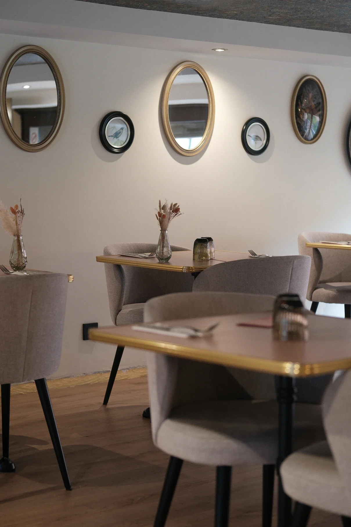 Branding, stratégie de communication, shooting photo et video, pour la création de contenus, la gestion et le développement des réseaux sociaux d'un restaurant en Corse, par ZACE - Agence de communication digitale à Corte, en Corse.