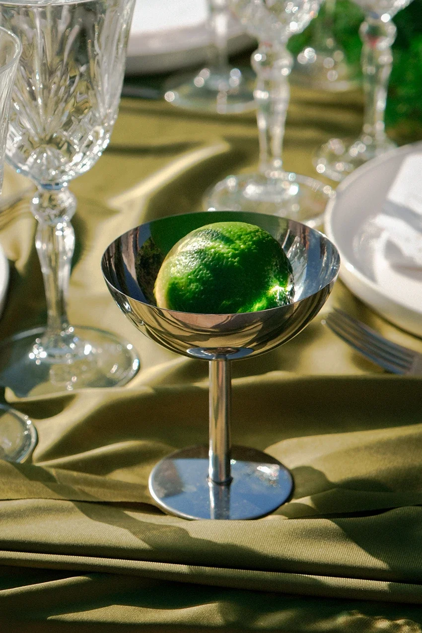Direction artistique, shooting photo et montage vidéo Réel Instagram one shot, pour l'image de marque d'une fleuriste et décoratrice, par ZACE - Agence de communication digitale à Corte.