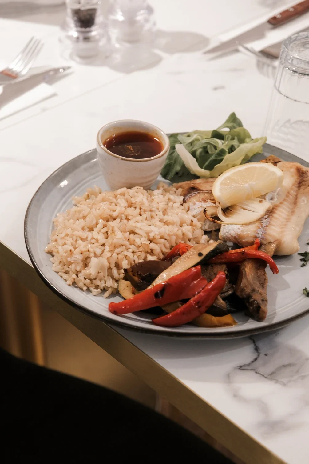 Branding, direction artistique, shooting photo et video, réels Instagram pour la création de contenus, la gestion et le développement des réseaux sociaux d'un restaurant en Corse, par ZACE - Agence de communication digitale à Corte, en Corse.