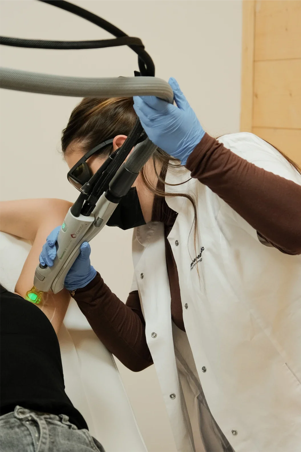 Shooting photo et video, réels Instagram pour la création de contenus, la gestion et le développement des réseaux sociaux d'un centre médico-esthétique en Corse, par ZACE - Agence de communication digitale à Corte, en Corse.
