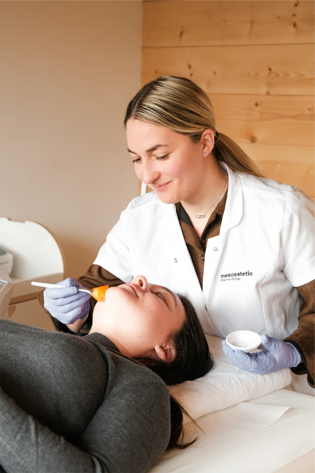 Shooting photo et video, réels Instagram pour la création de contenus, la gestion et le développement des réseaux sociaux d'un centre médico-esthétique en Corse, par ZACE - Agence de communication digitale à Corte, en Corse.