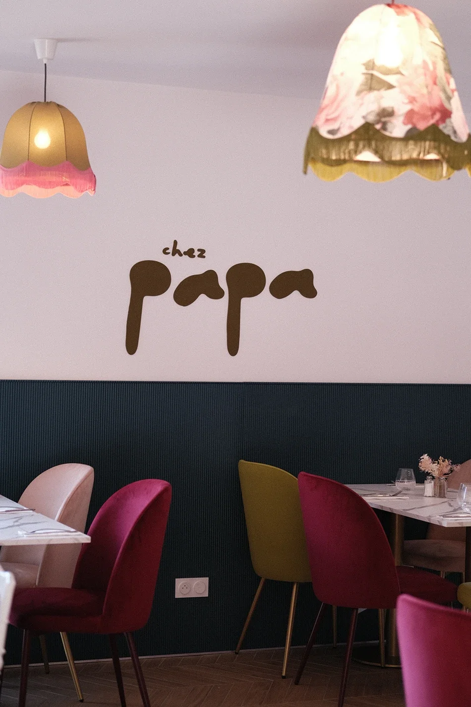 Branding, feed Instagram, stratégie de communication, shooting photo et montage vidéo Réel Instagram, pour la gestion et le développement des réseaux sociaux d'un restaurant en Corse, par ZACE - Agence de communication digitale à Corte.