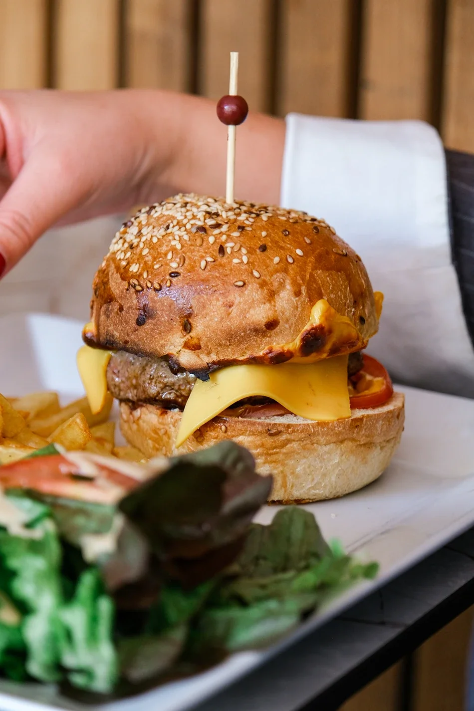 Feed Instagram, stratégie de communication, shooting photo et montage vidéo Réel Instagram, pour la gestion et le développement des réseaux sociaux d'un restaurant en Corse, par ZACE - Agence de communication digitale à Corte.
