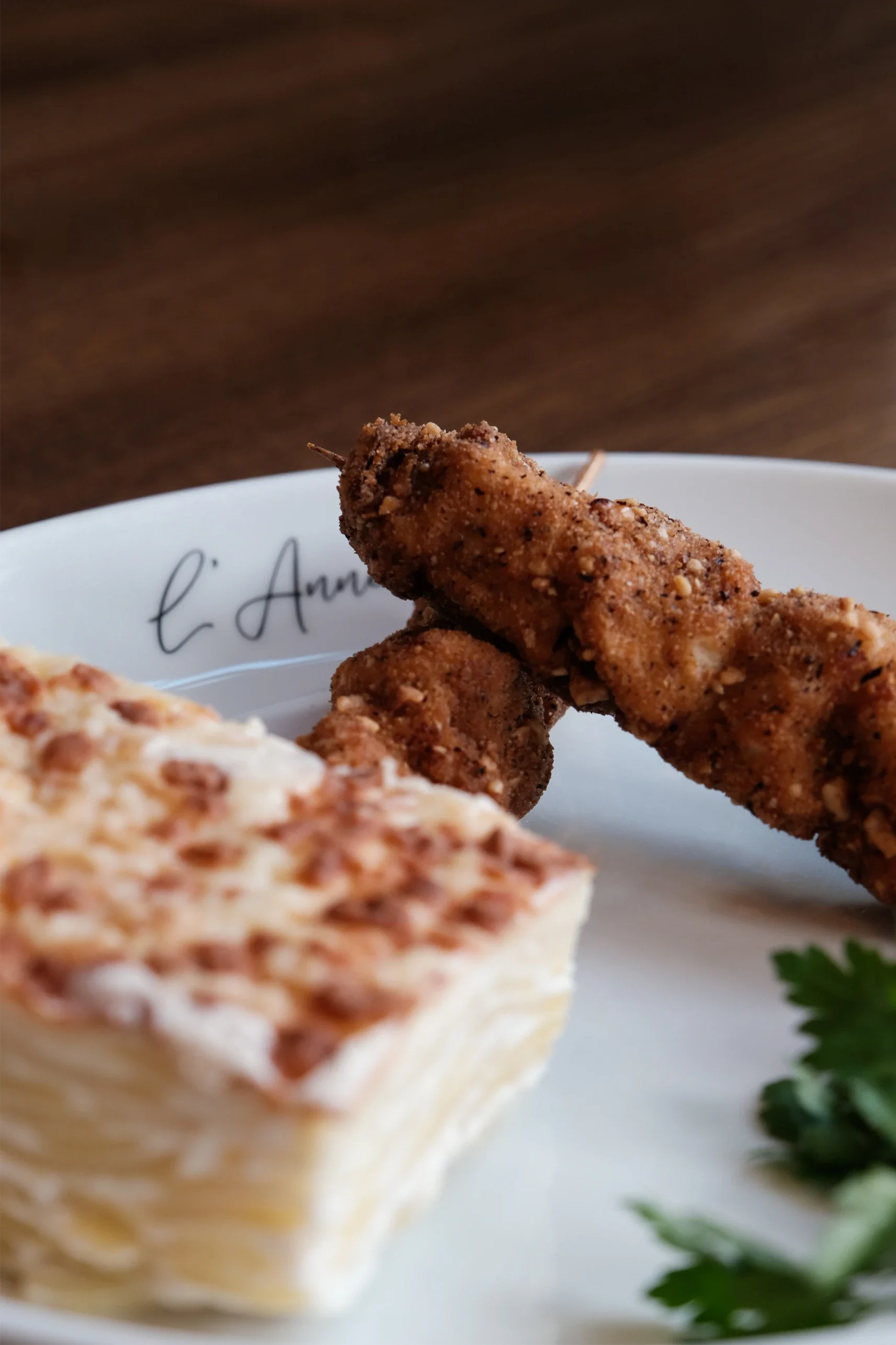 Stratégie de communication, shooting photo et montage vidéo Réel Instagram, pour la gestion et le développement des réseaux sociaux d'un restaurant en Corse, par ZACE - Agence de communication digitale à Corte, en Corse.