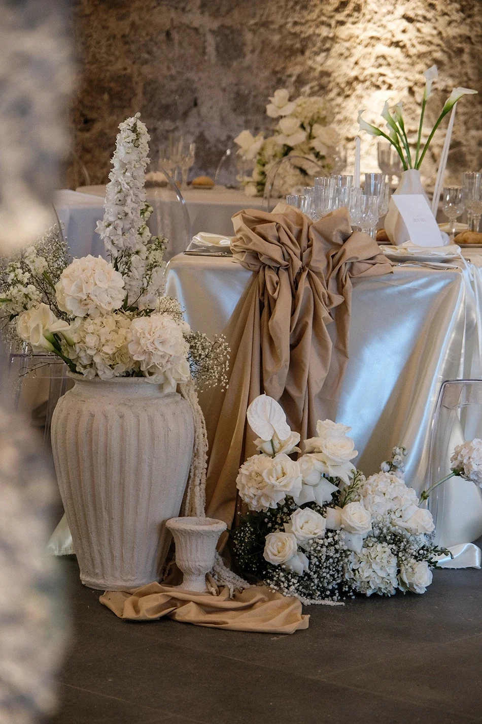 Direction artistique, shooting photo et montage vidéo Réel Instagram one shot, pour l'image de marque d'une fleuriste et décoratrice, par ZACE - Agence de communication digitale à Corte.