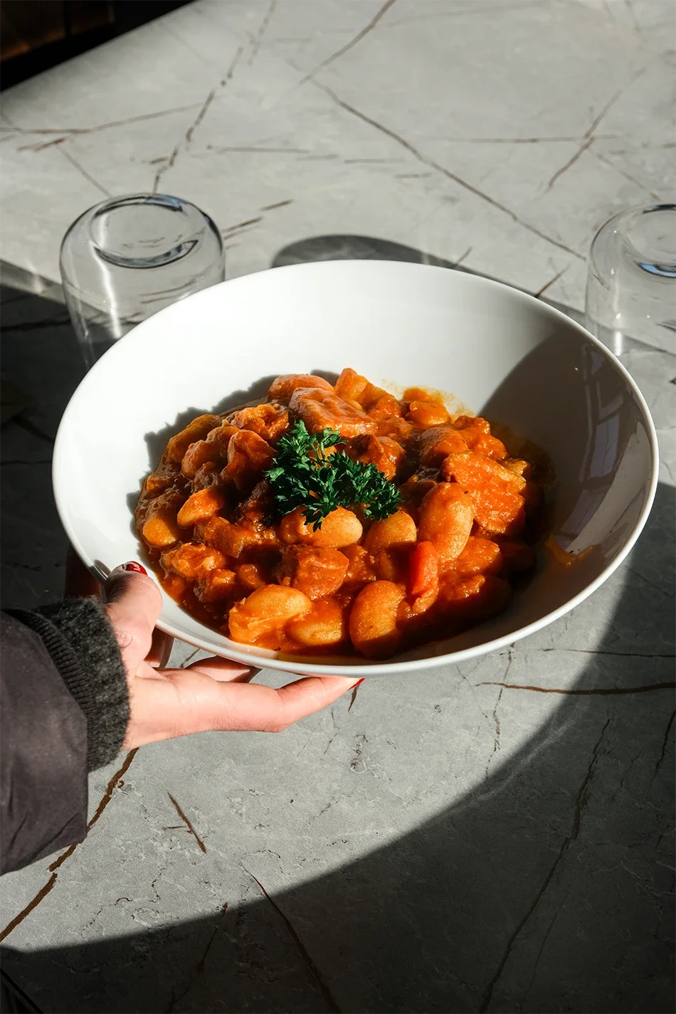 Feed Instagram, stratégie de communication, shooting photo et montage vidéo Réel Instagram, pour la gestion et le développement des réseaux sociaux d'un restaurant en Corse, par ZACE - Agence de communication digitale à Corte.